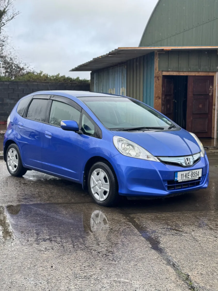 HONDA FIT 1.3L Auto HYBRID 2011 50000KM - Image 2
