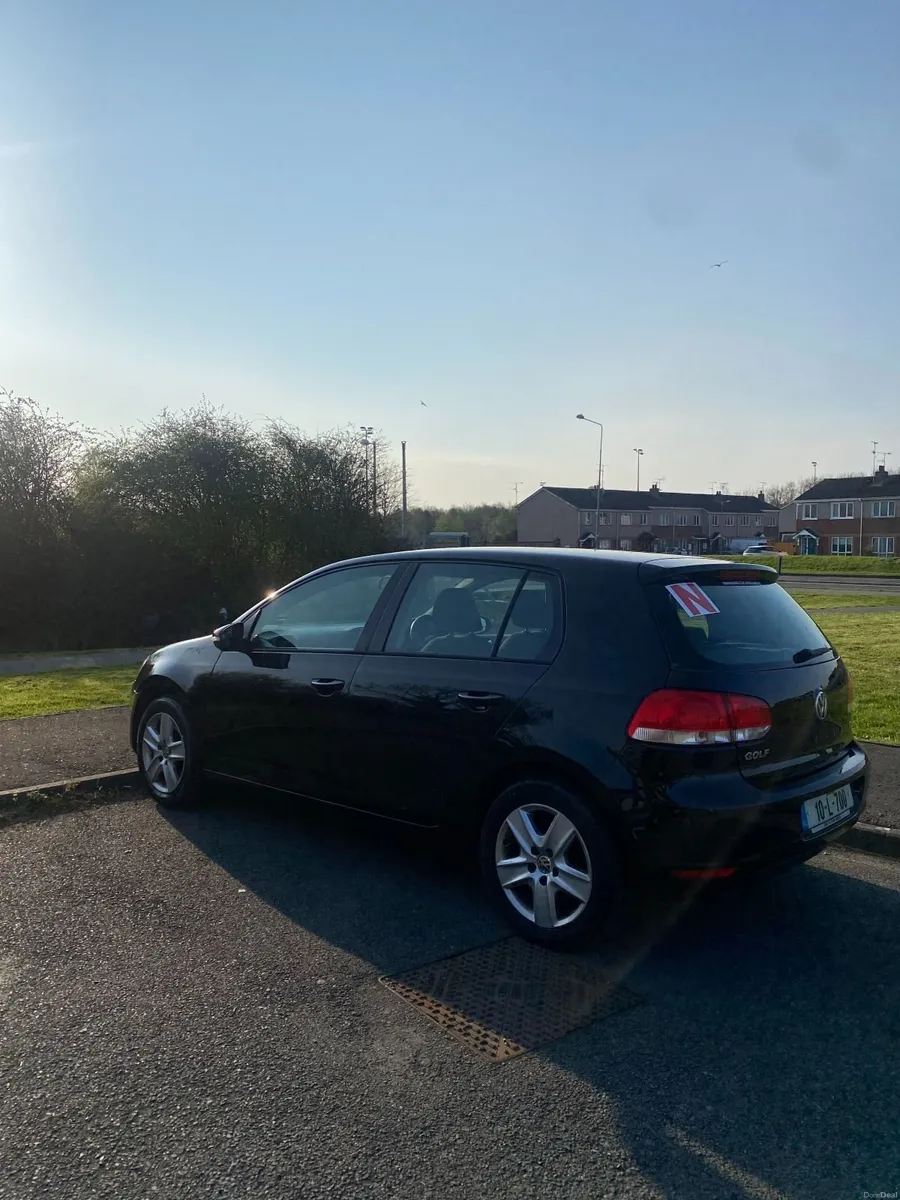 Volkswagen Golf 2010 - Image 2