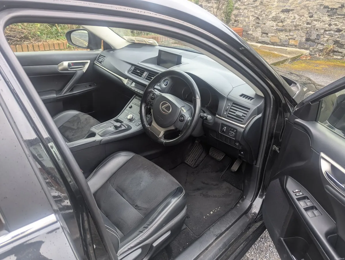 Lexus CT 2016 - Image 2