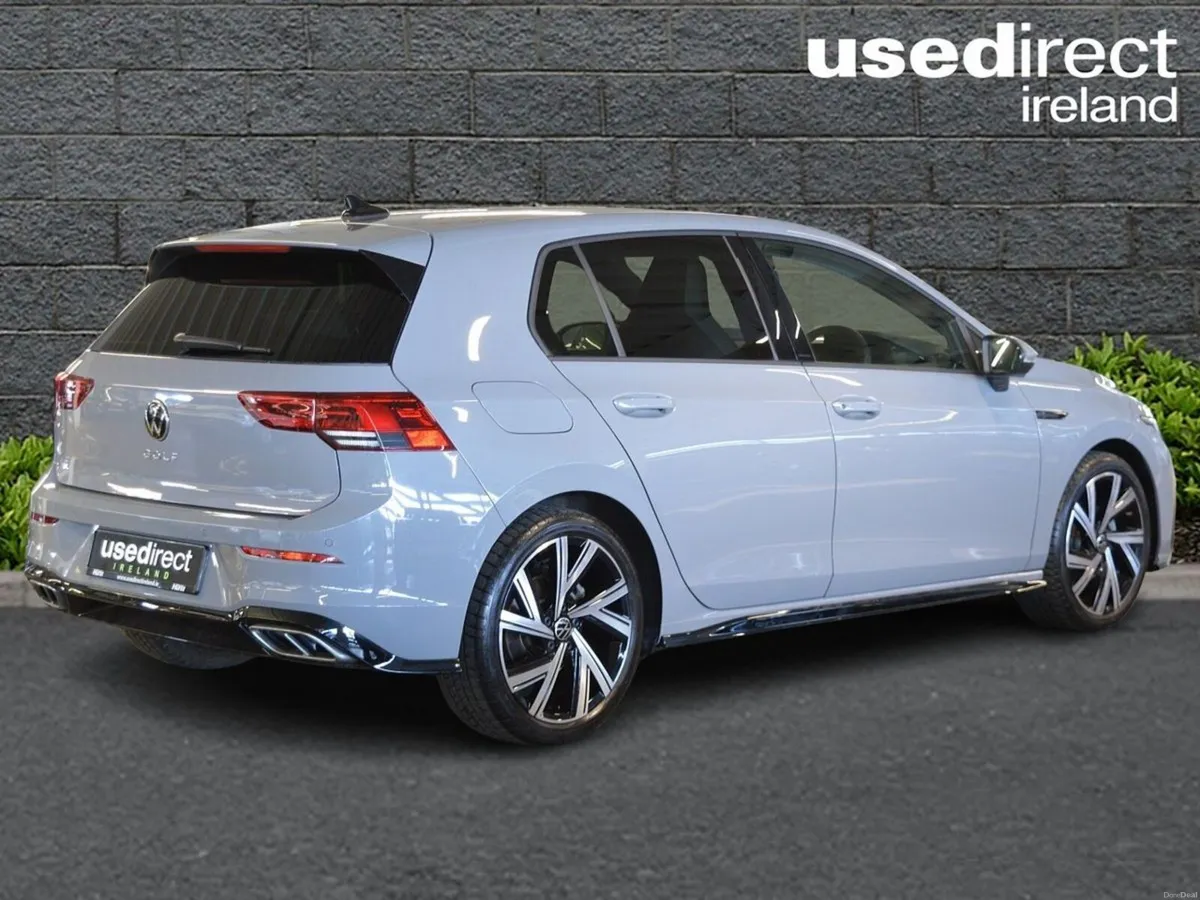 Volkswagen Golf 1.5 TSI 130HP R-Line - Image 2
