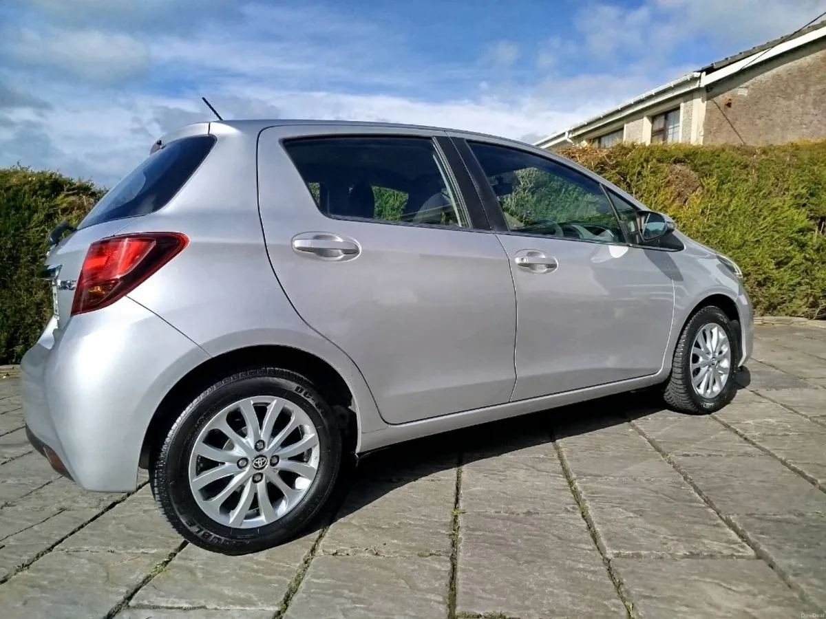 2015 Toyota Yaris Sol 1.0 VVTI 5door - Image 4