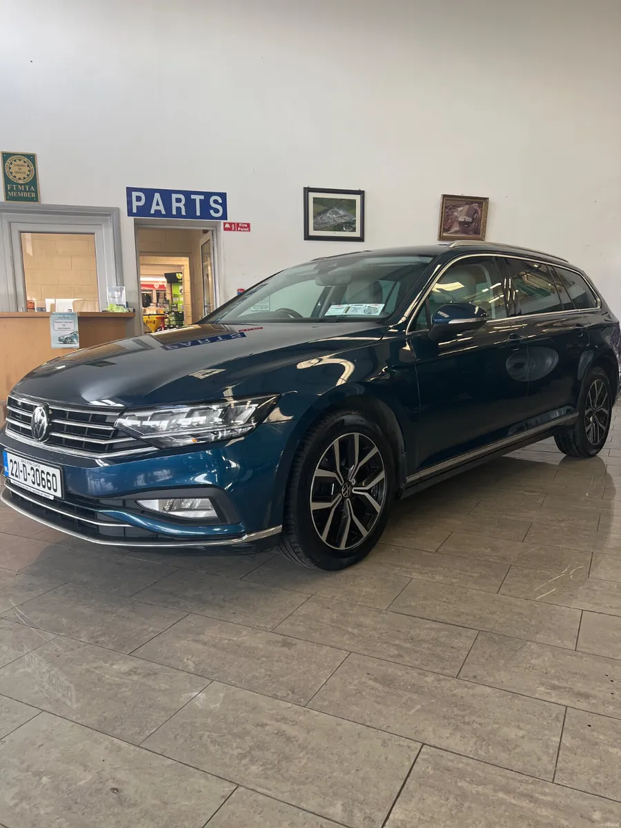 Volkswagen Passat 2022 - Image 2