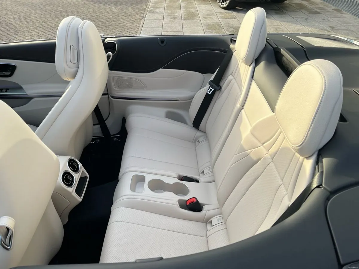 Mercedes-Benz CLE 220D AMG Line Plus MHEV Cabriole - Image 4