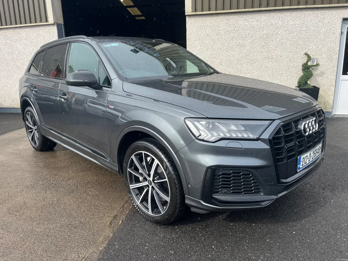 Audi Q7 2021**S-Line Tfsi E** - Image 2