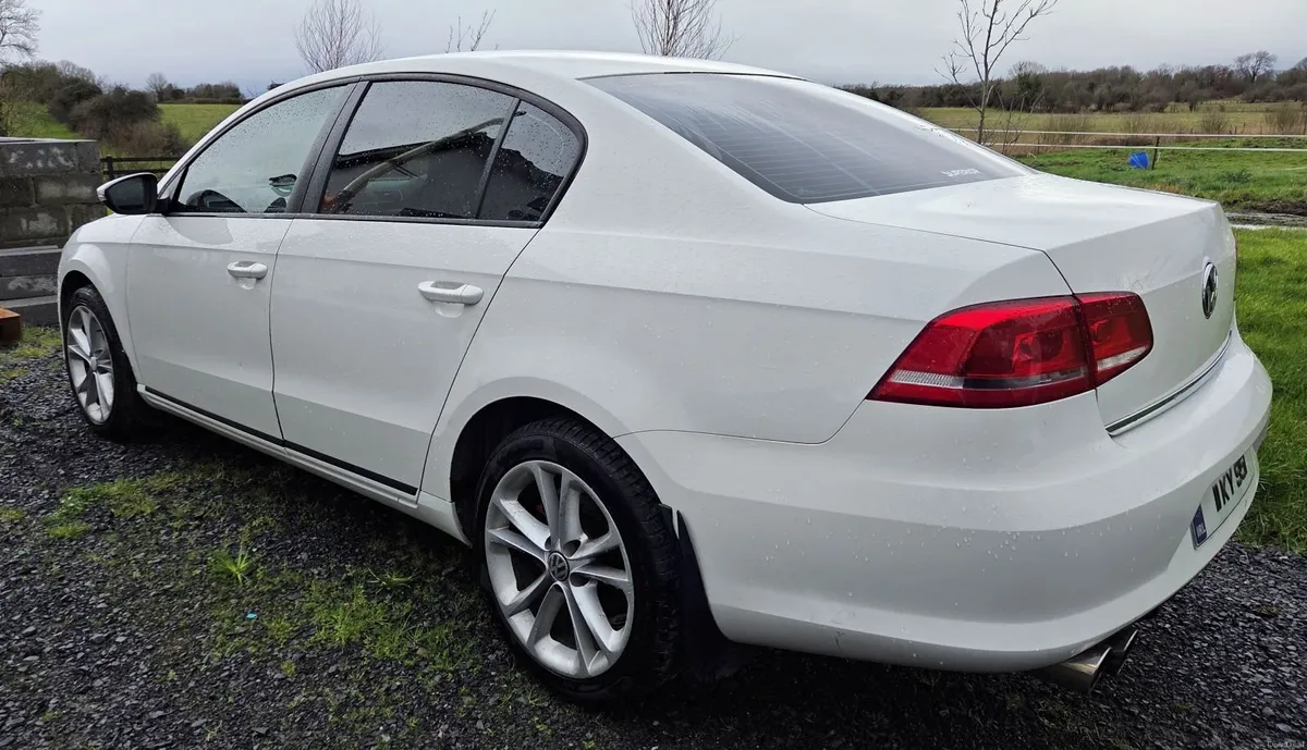 Volkswagen Passat 2011 - Image 3