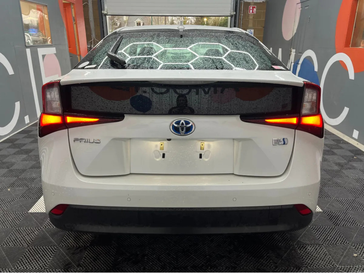 Toyota Prius 2022 TOYOTA PRIUS S 1.8 AUTOMATIC / C - Image 3