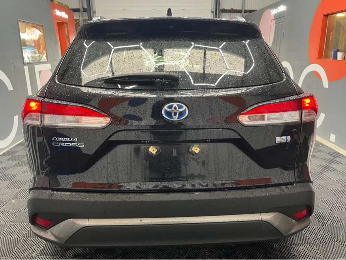 Toyota Corolla 2023 TOYOTA COROLLA CROSS HYBRID Z - Image 3