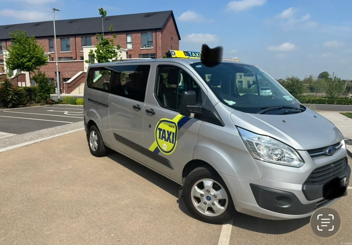 Ford Transit Custom wav 9 seat wheelchair taxi - Image 2