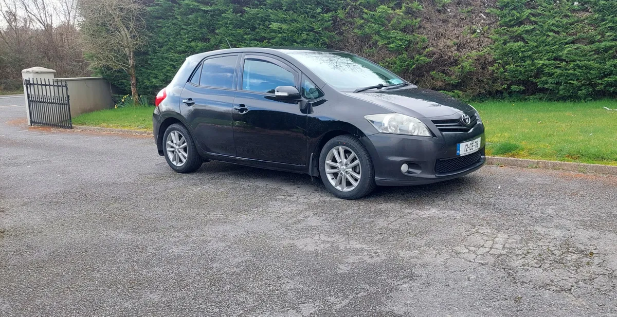 Toyota Auris 2012 - Image 1
