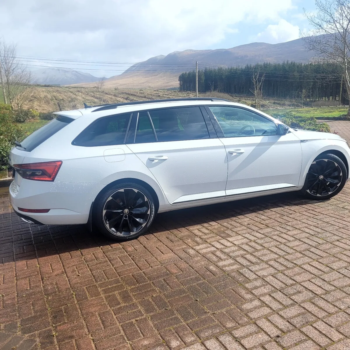 Skoda Superb Sportline DSG, v. Low mileage - Image 3