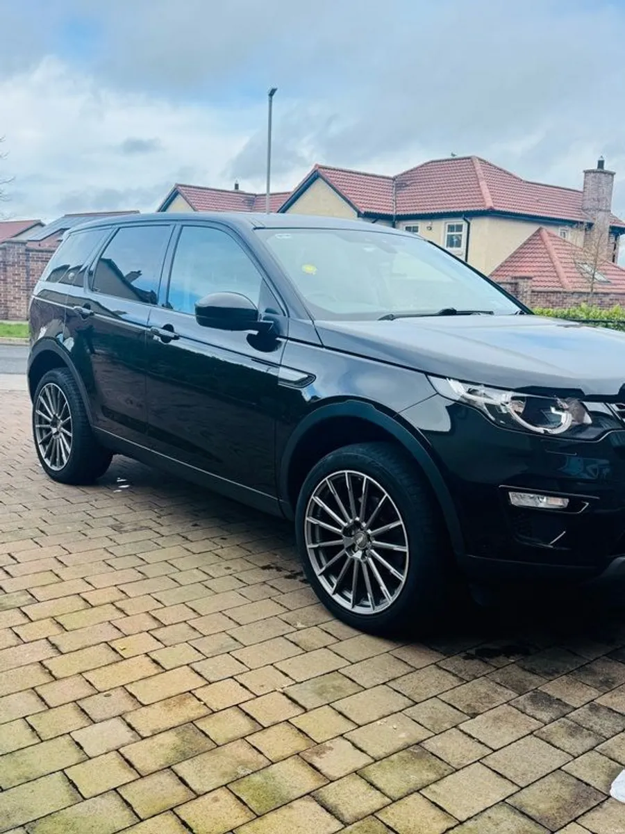 2018 Land Rover Discovery Sport - Image 2