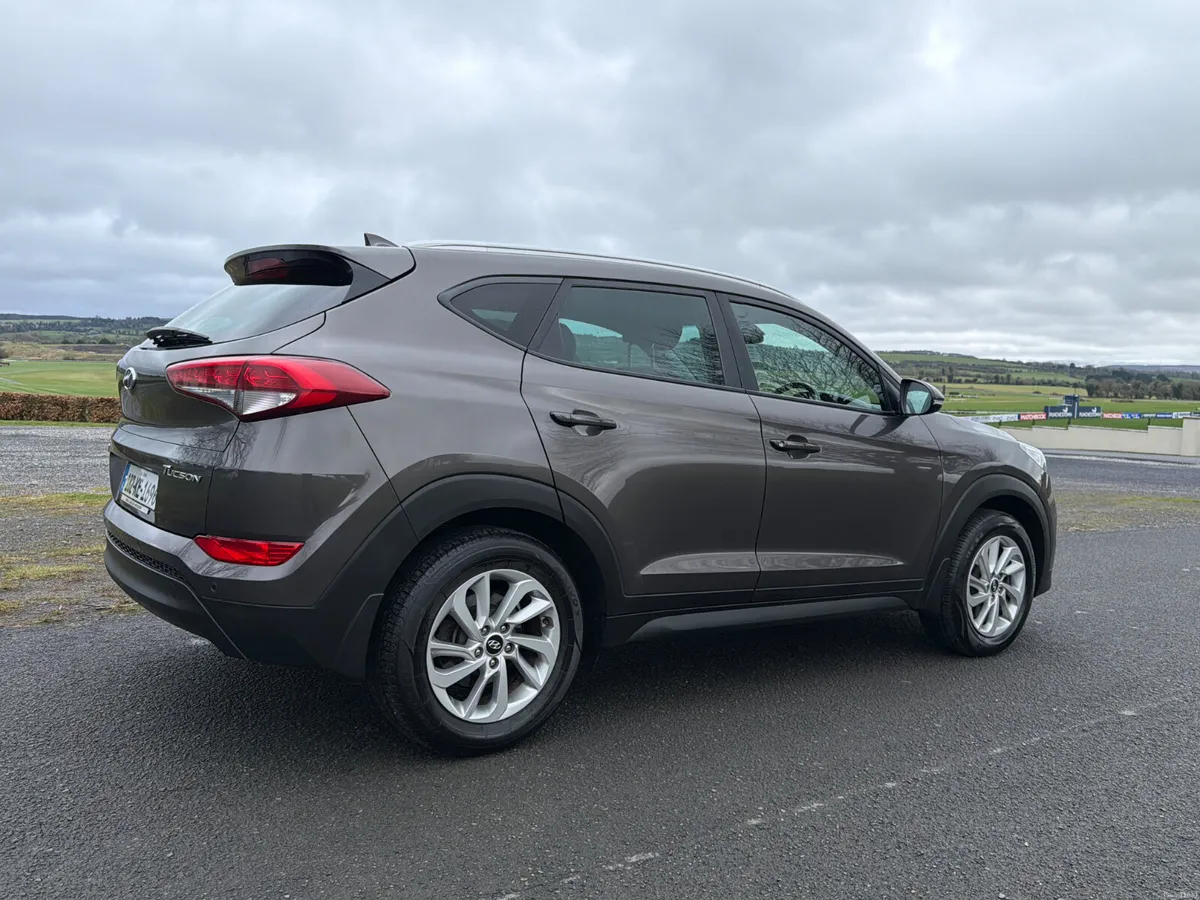 Hyundai Tucson 2018 EXECUTIVE SE - Image 4
