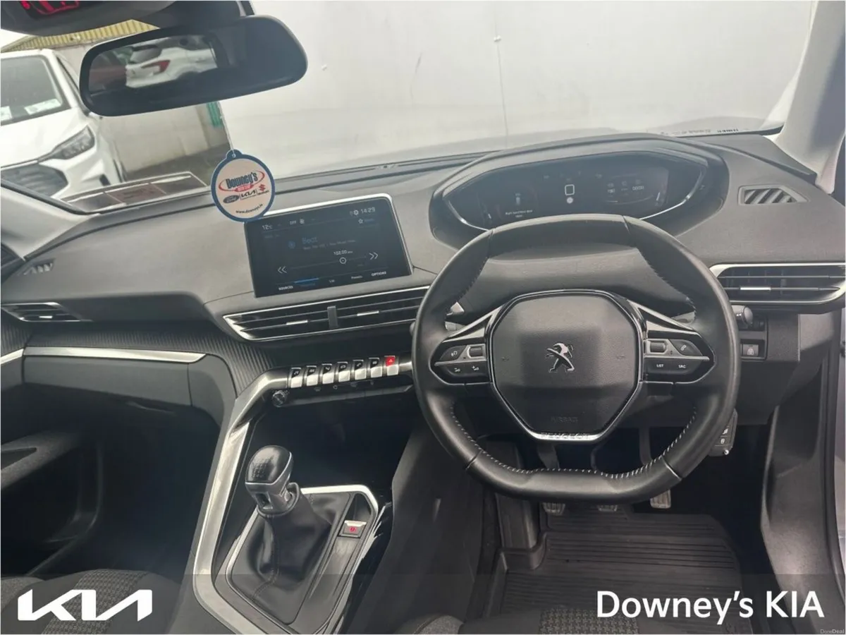 Peugeot 3008 1.2 PETROL - Image 5