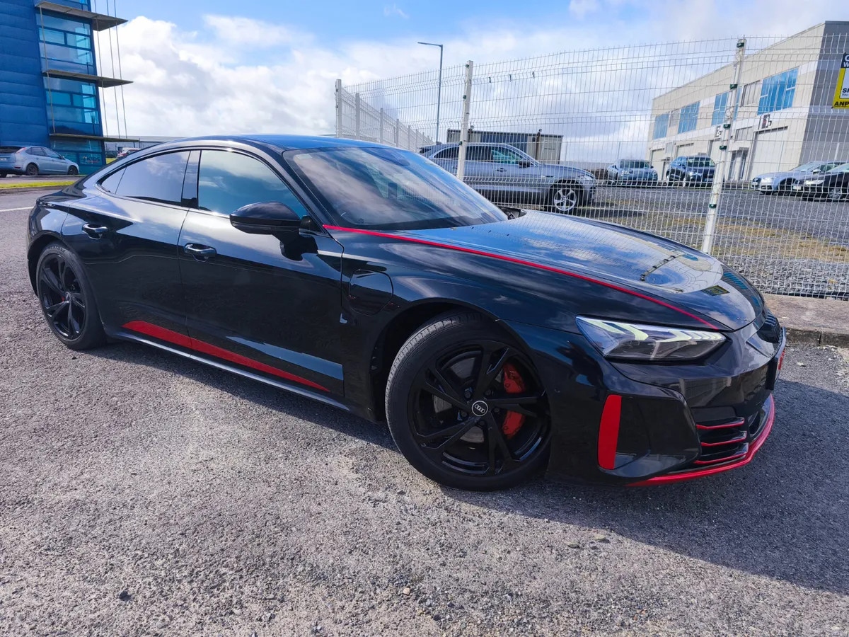 Audi e-tron GT 522HP QUATTRO *PAN ROOF* - Image 4