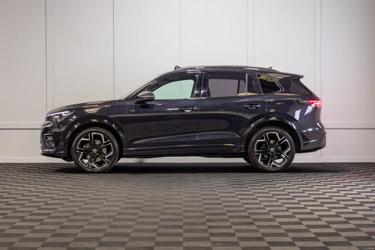 242 Volkswagen Tiguan R-Line - Image 3