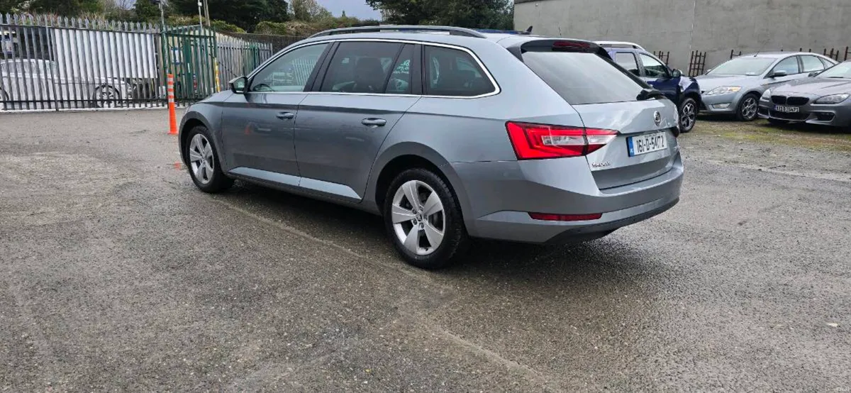 Skoda superb estate - Image 5