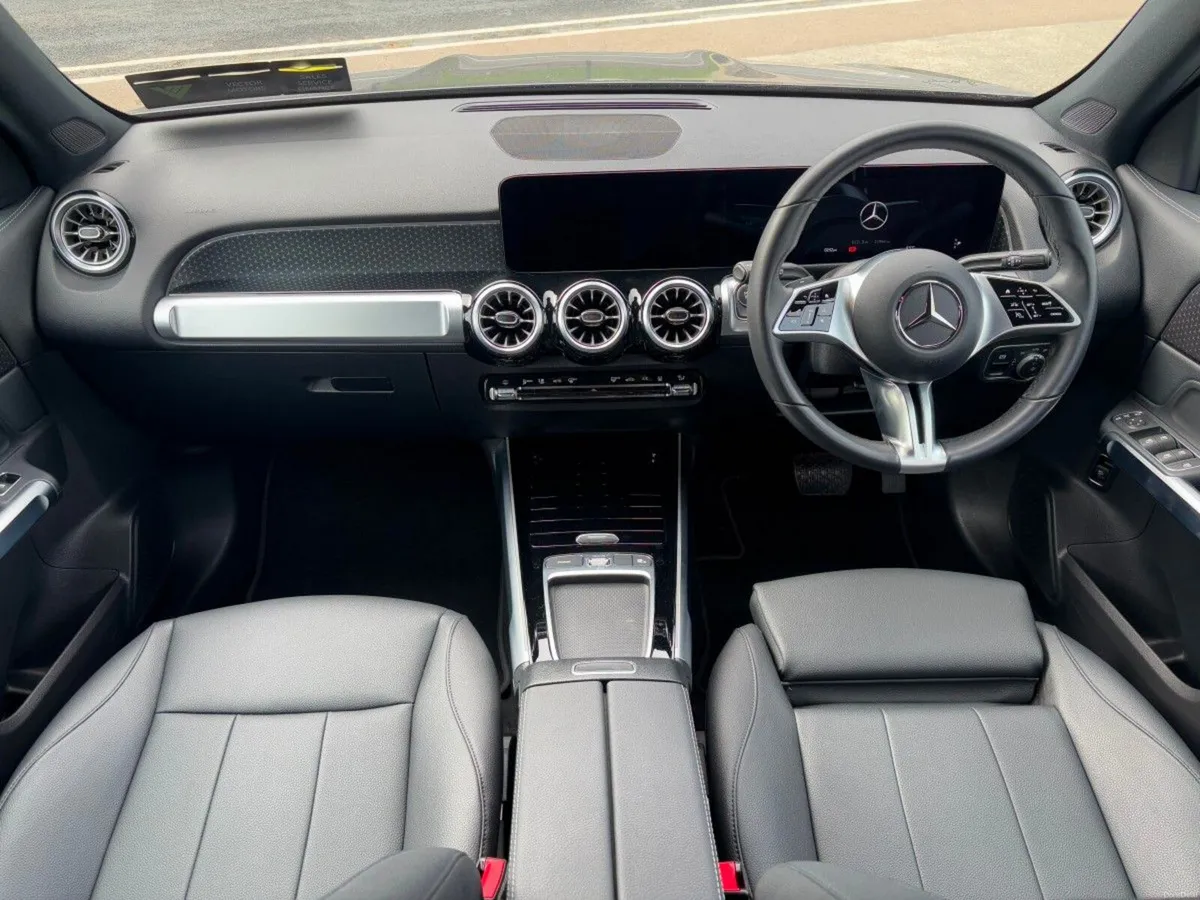 Mercedes-Benz EQB 250+ SPORT EXECUTIVE - Image 2