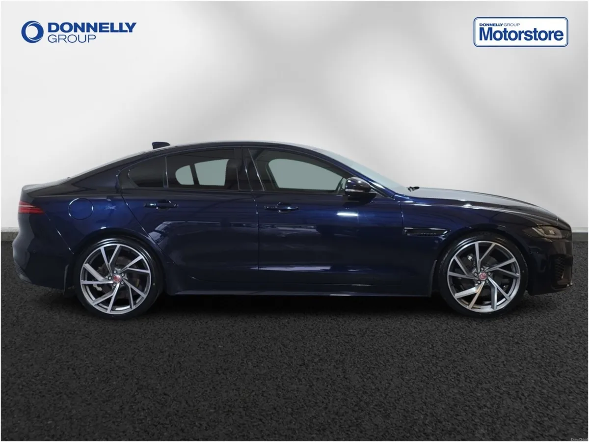 Jaguar XE Xe Diesel Saloon R-Dynamic SE - Image 3