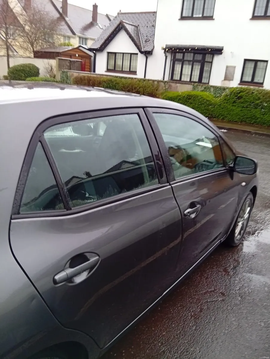 Toyota Auris 2009 - Image 1