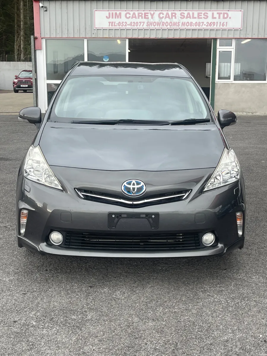 Toyota Prius Alpha 2014-1 - Image 2