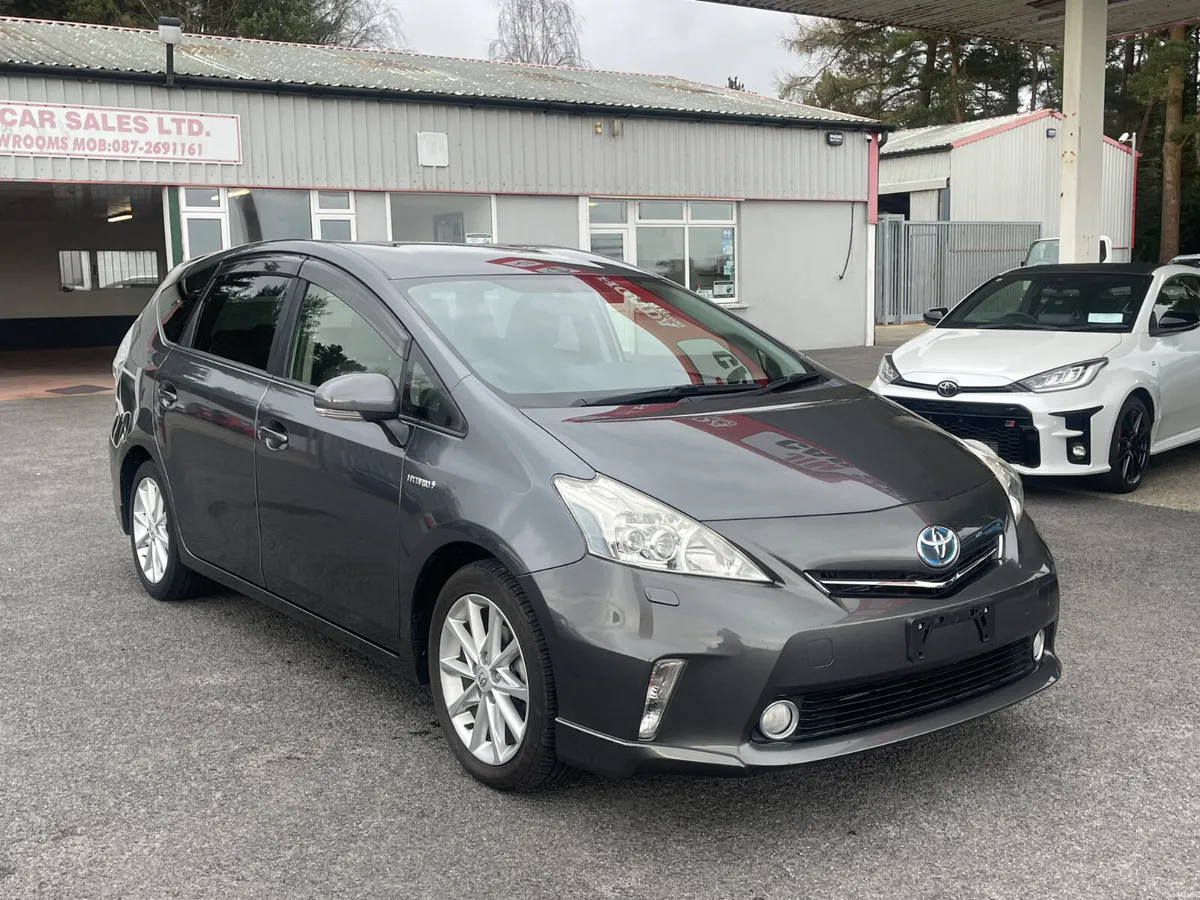 Toyota Prius Alpha 2014-1 - Image 1