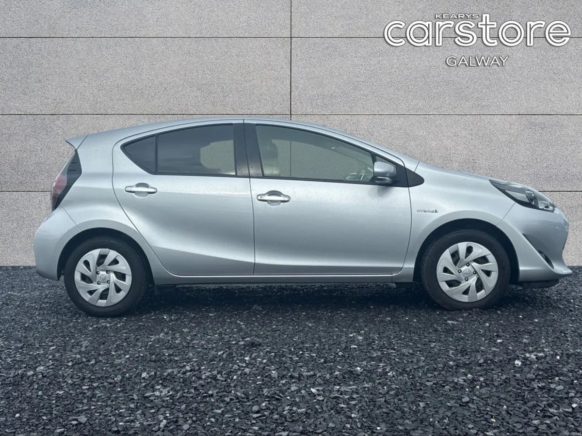 Toyota Aqua 1.5 Hybrid - Image 2