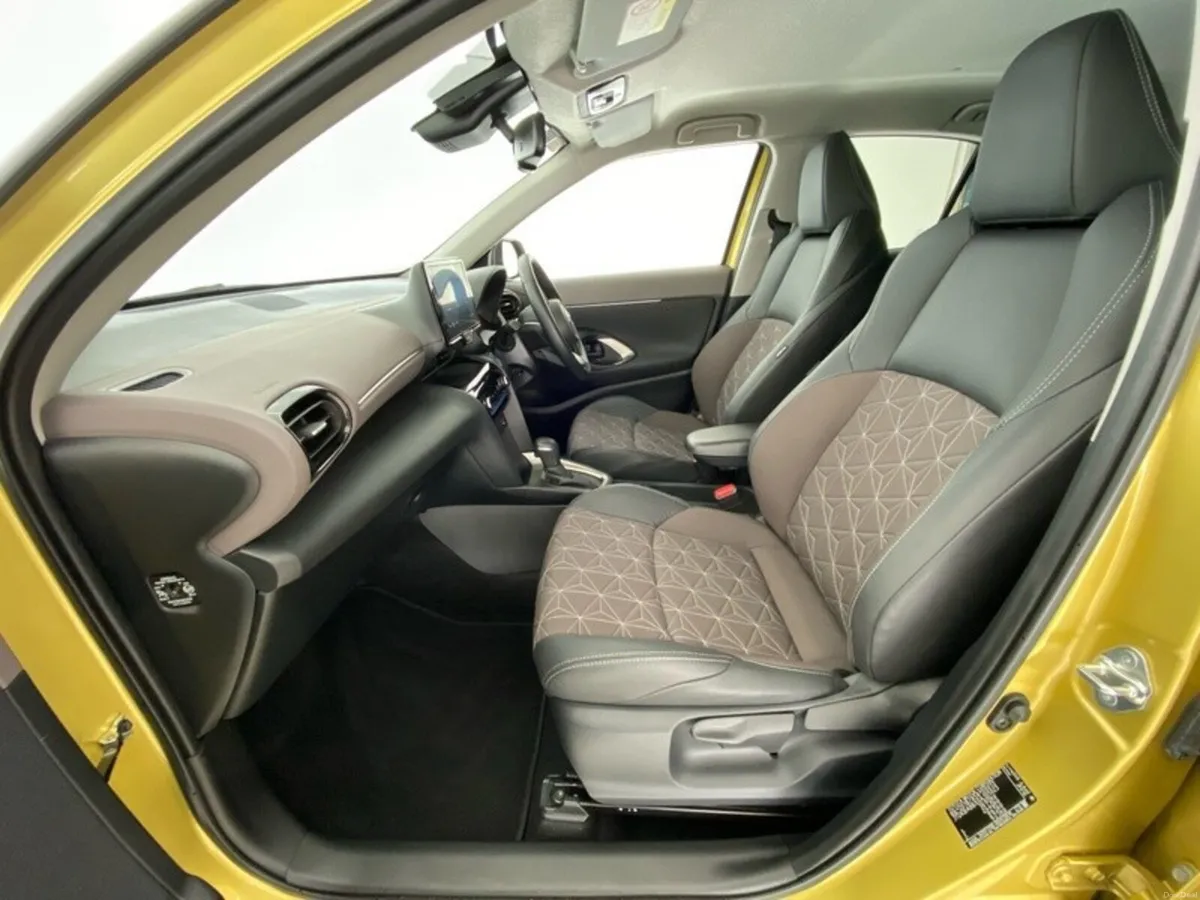 Toyota Yaris Cross Sol Hybrid - Image 6