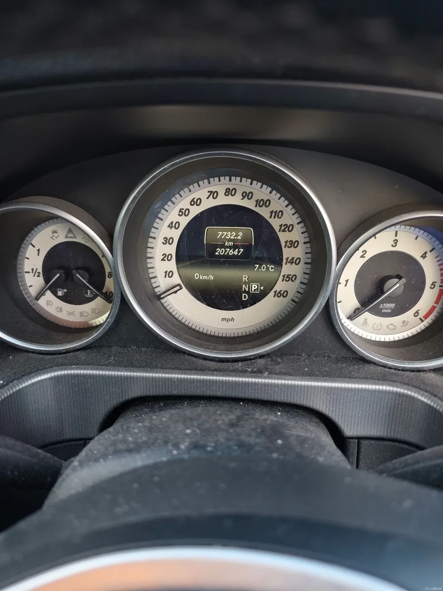 Mercedes-Benz E-Class 2014 7 Seater - Image 3