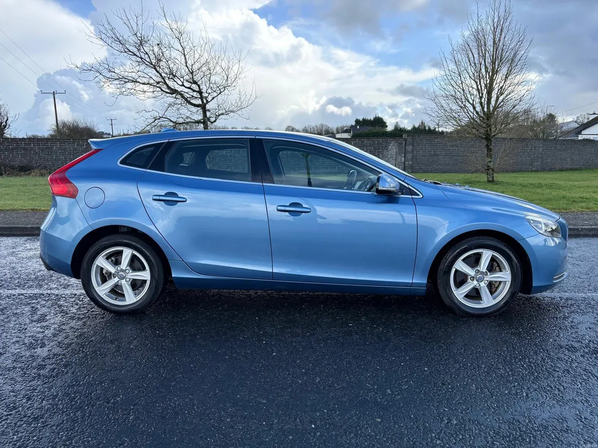 2014 Volvo V40 1.6  Petrol Automatic - Image 2