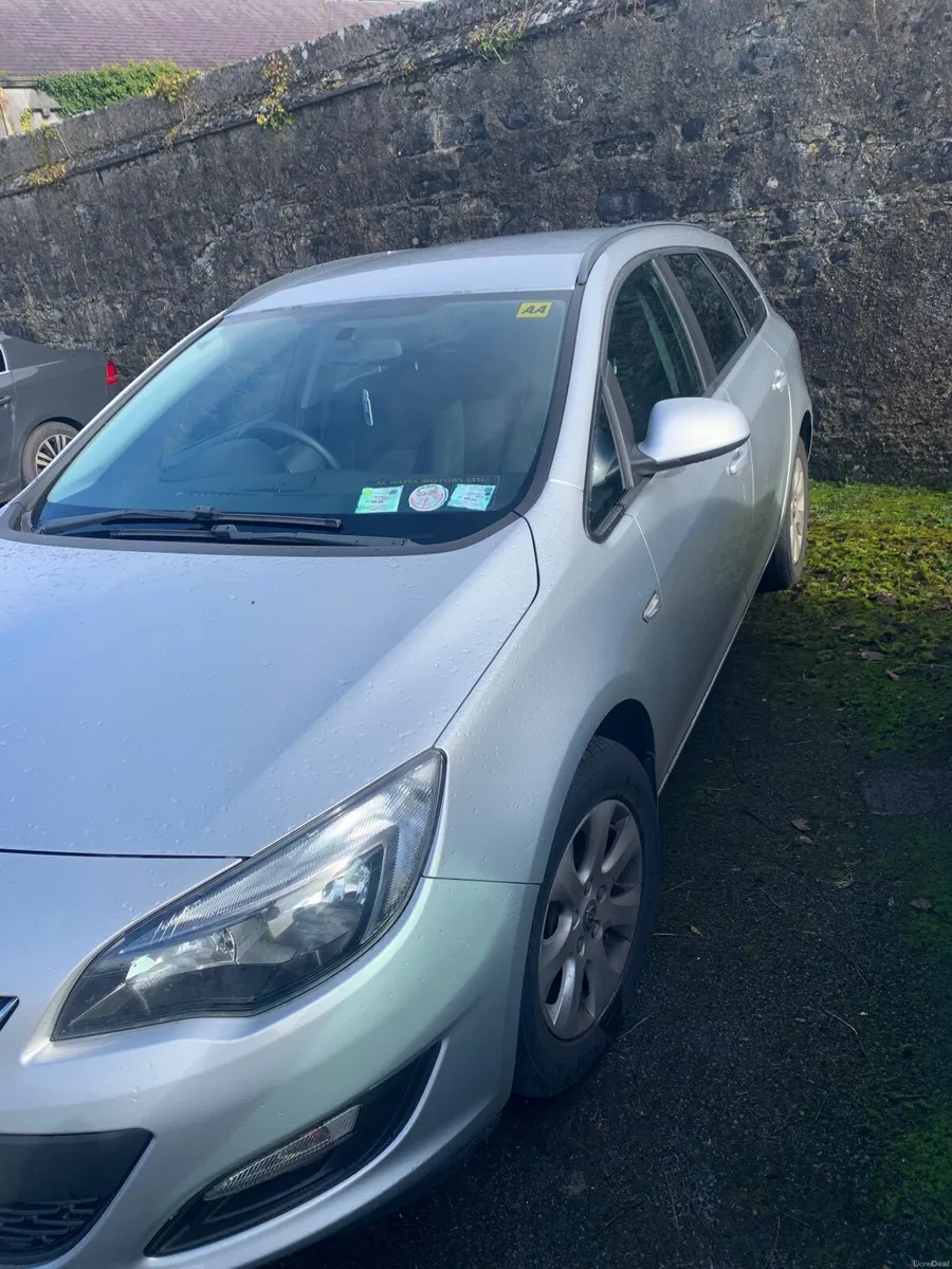 Opel Astra 2015 - Image 1