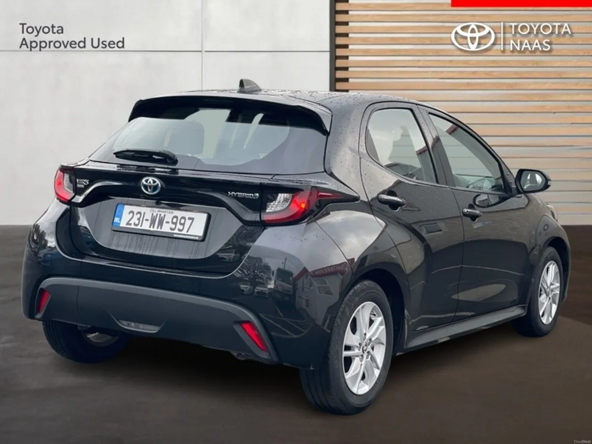 Toyota Yaris YARIS 1.5 HYBRID LUNA - Image 2