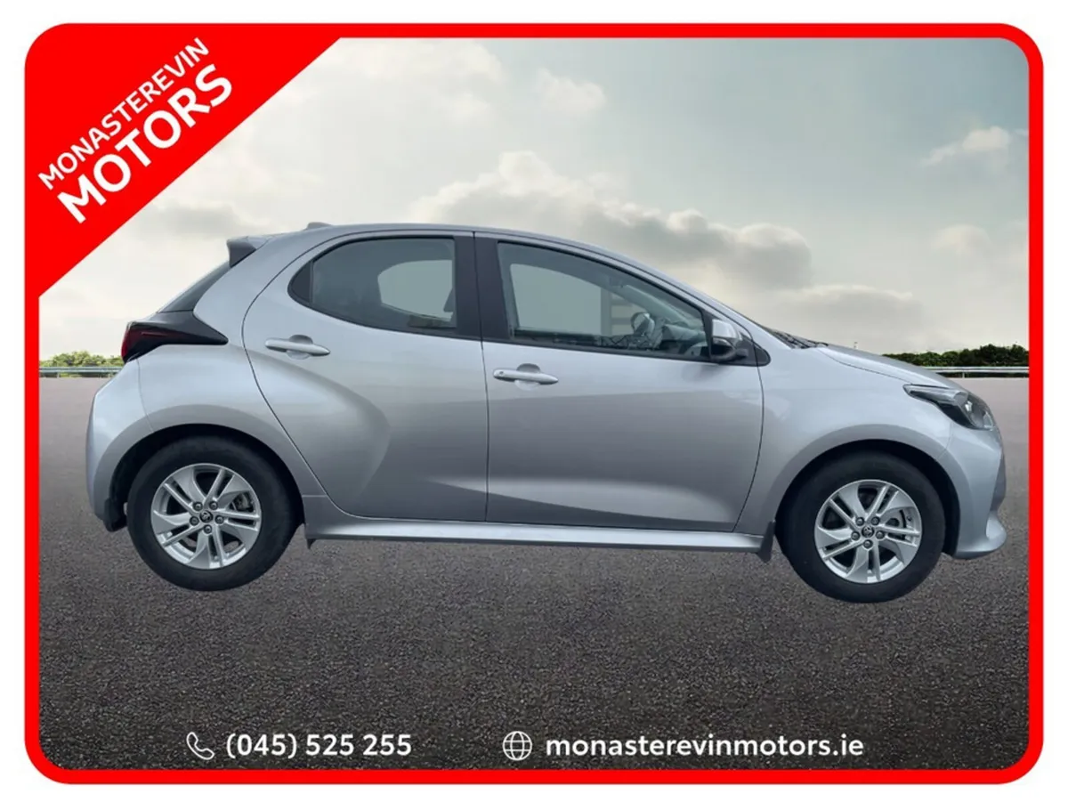 Toyota Yaris HYBRID 115 LUNA - Image 4