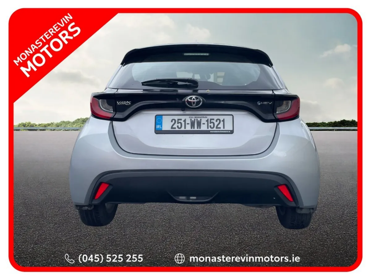 Toyota Yaris HYBRID 115 LUNA - Image 3