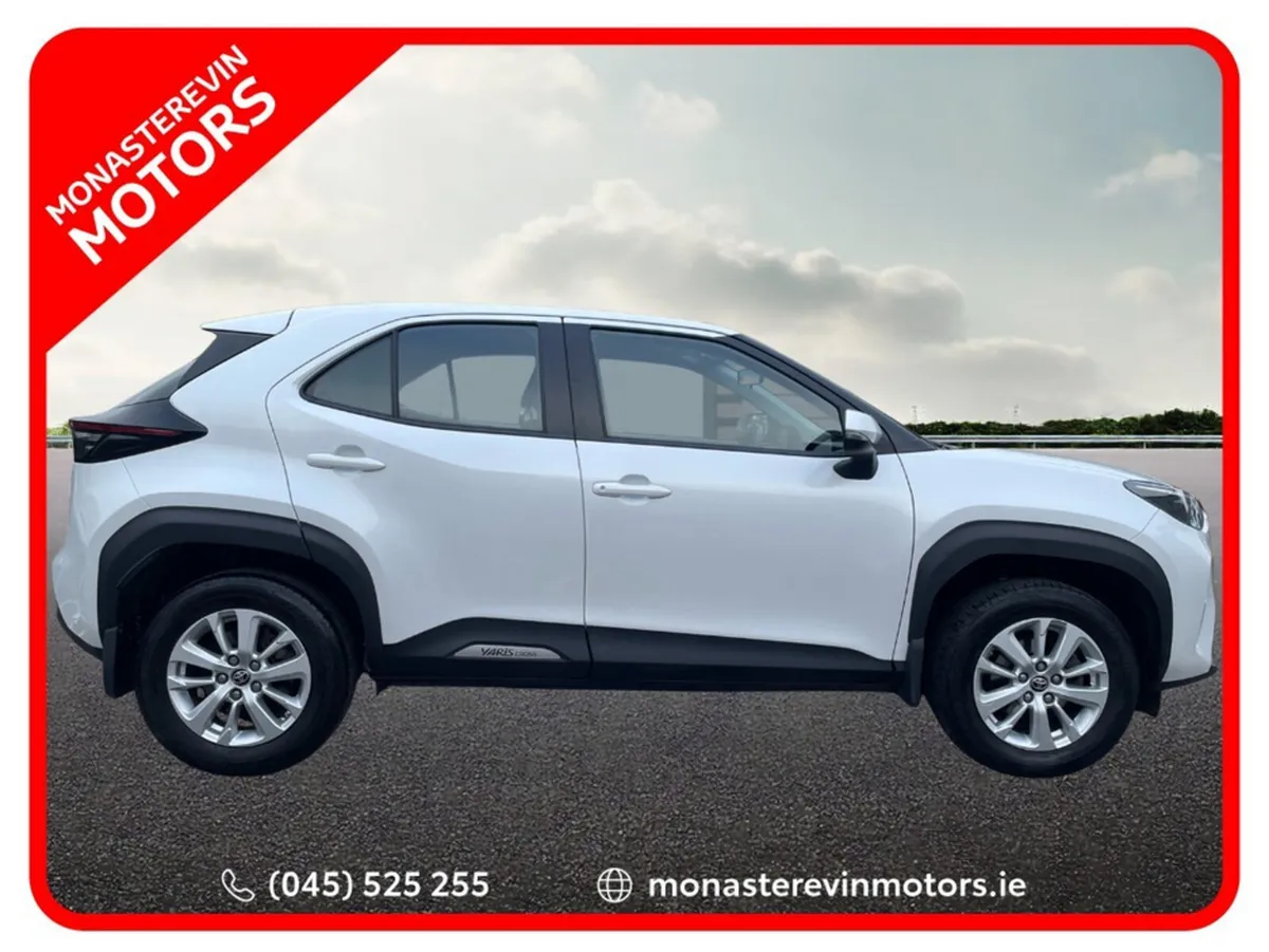 Toyota Yaris Cross CR LUNA 4DR AUTO - Image 3
