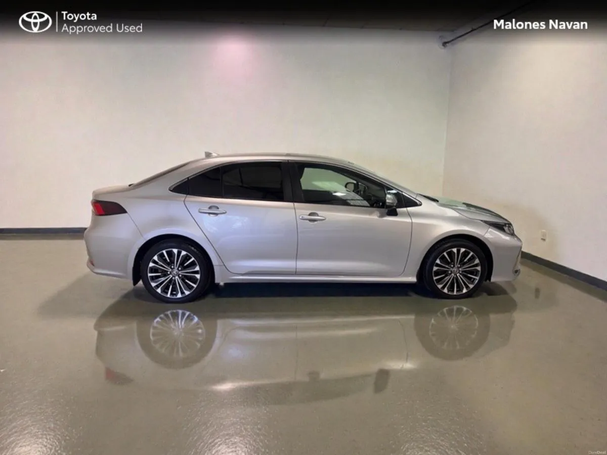 Toyota Corolla COROLLA LUNA SPORT SALOON - Image 3