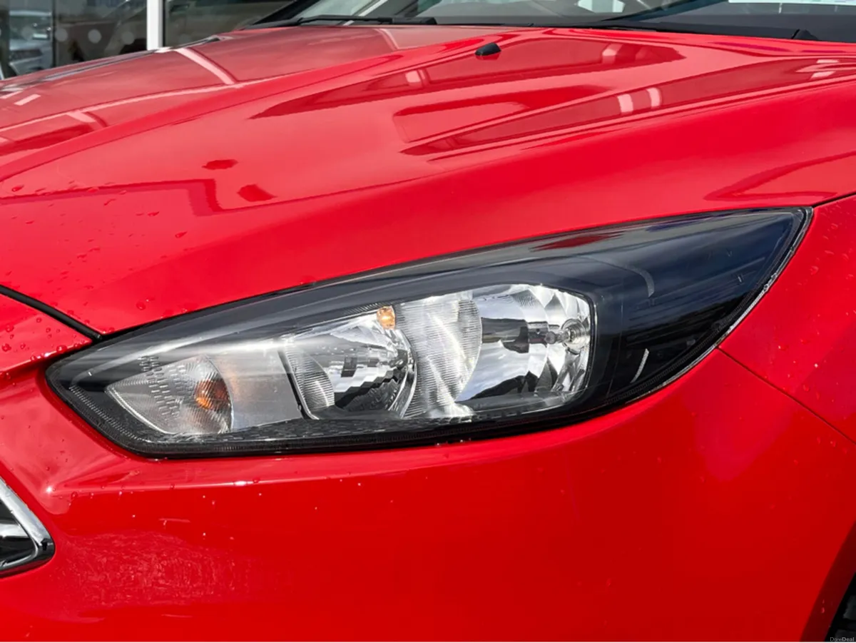 Ford Focus 1.5 TDCI ZETEC 120PS 5DR - Image 3