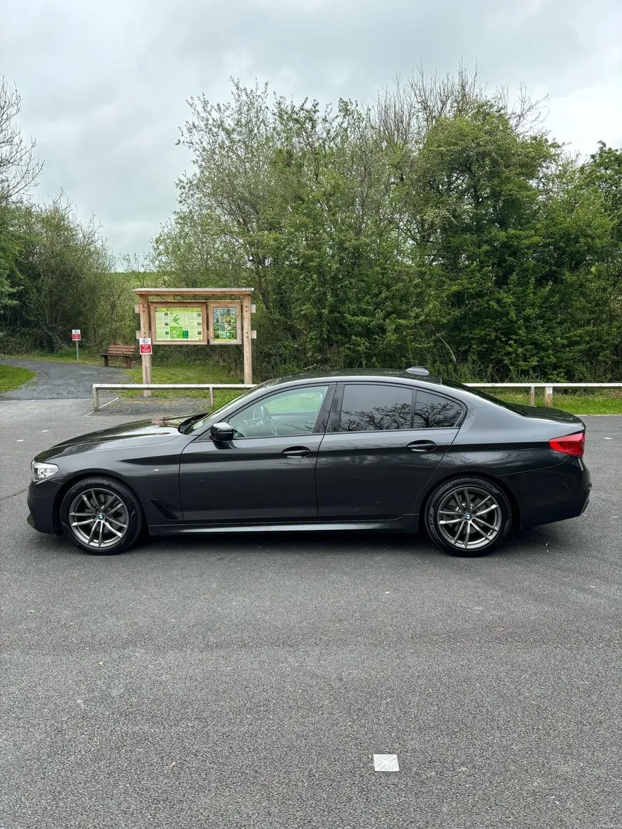 BMW 5-Series 2018 - Image 2