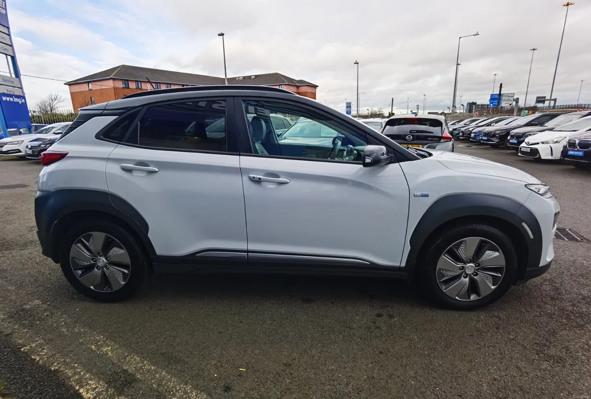 HYUNDAI KONA 64KWH EV **100% BATTERY HEALTH** - Image 4