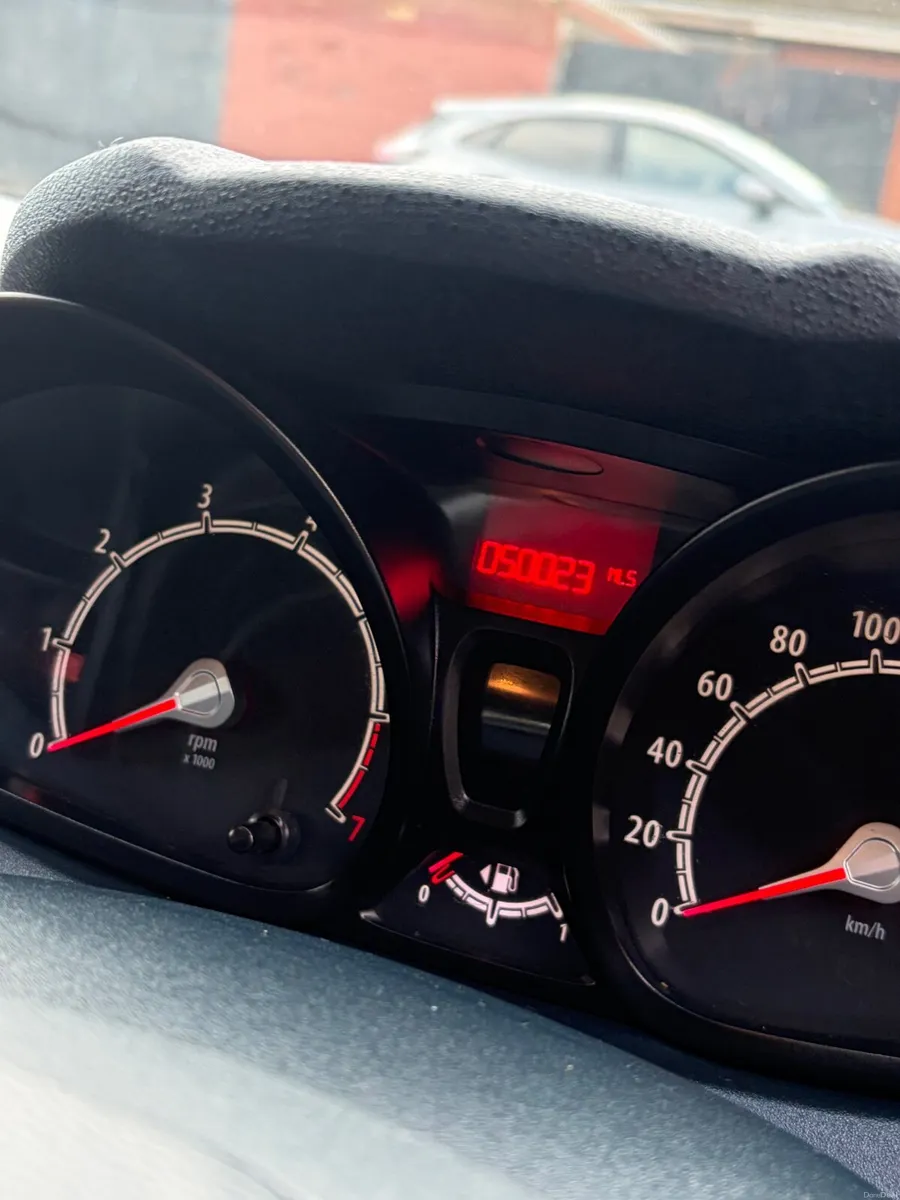 Ford Fiesta 2012 - Image 2