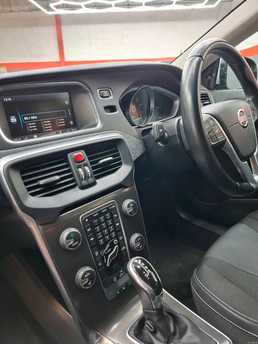 Volvo v40 2014 1.6 automatic nct and tax - Image 3