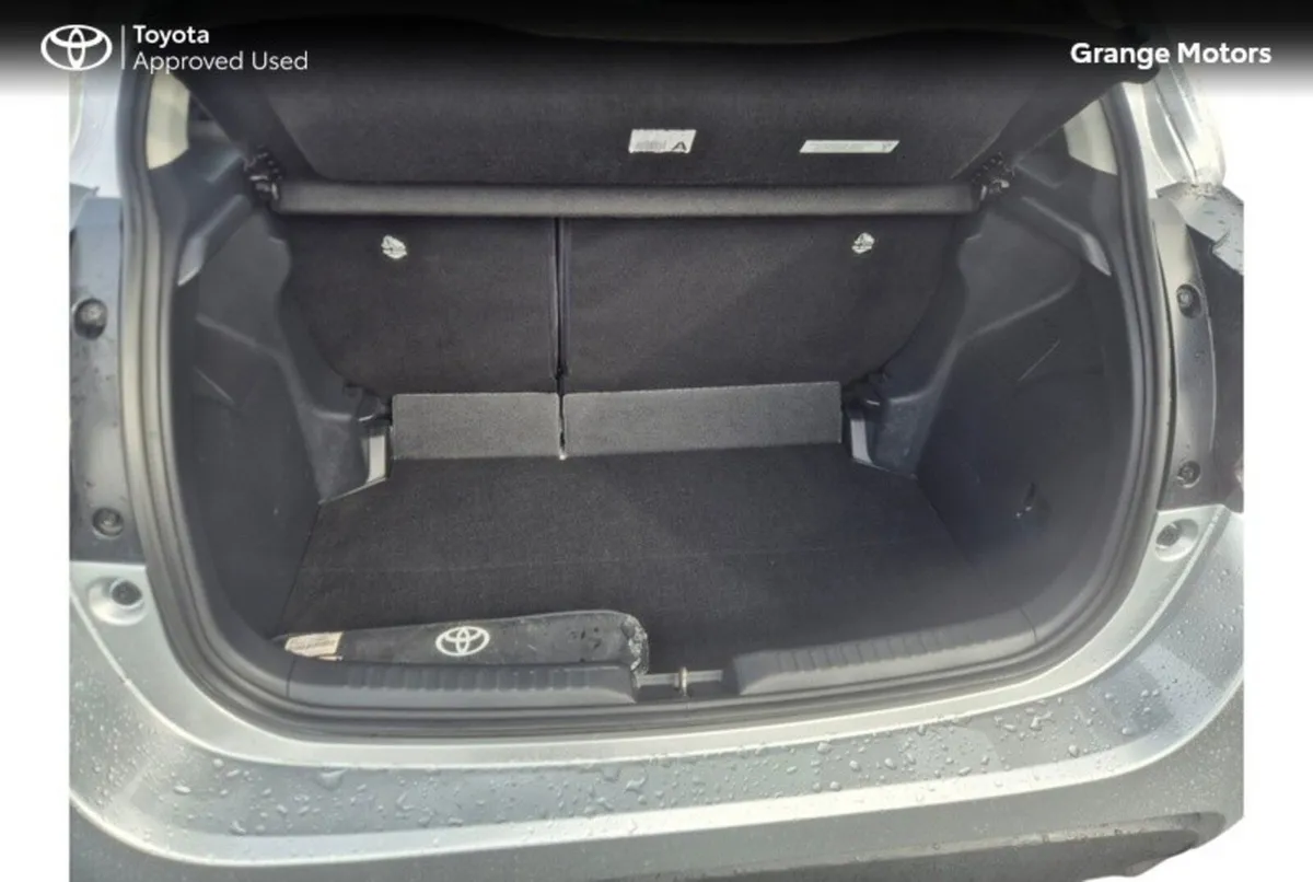 Toyota Yaris 1.5 HYBRID LUNA 5DR - Image 6