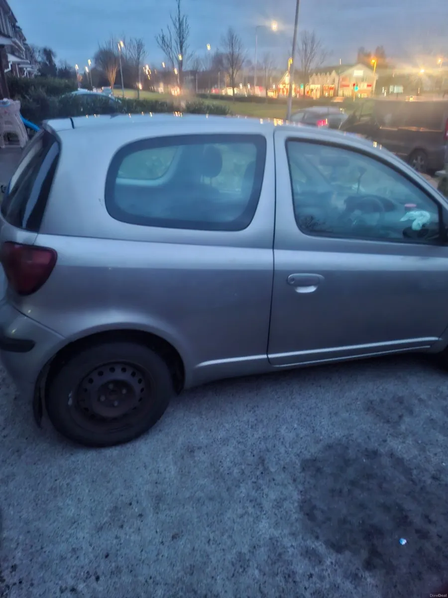 Toyota Yaris 2004 - Image 1