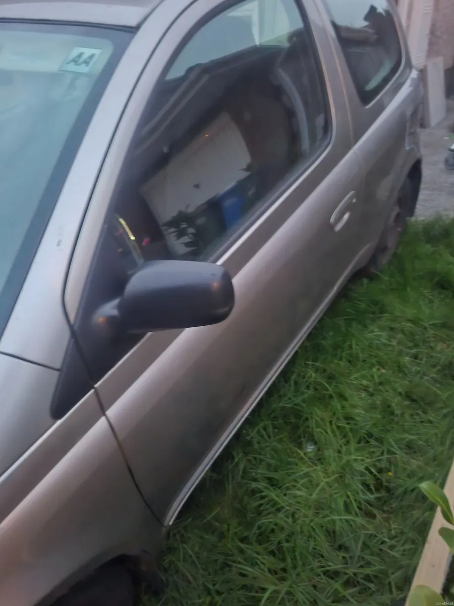 Toyota Yaris 2004 - Image 3