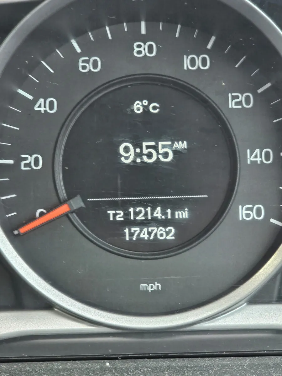 Volvo V60 2015 diesel ⛽️ €4990 - Image 3