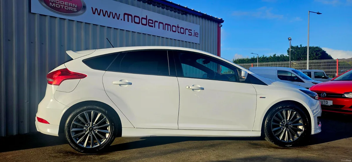 Ford Focus st-line 1.0 140bhp eco low miles - Image 4