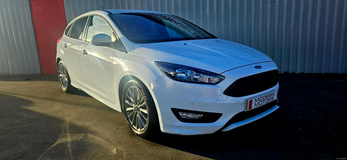 Ford Focus st-line 1.0 140bhp eco low miles - Image 3