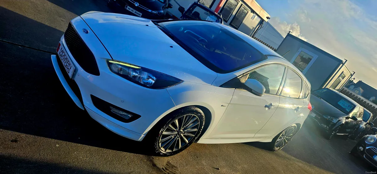 Ford Focus st-line 1.0 140bhp eco low miles - Image 5