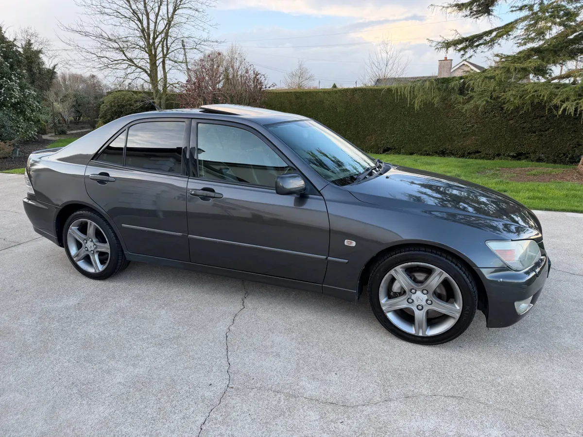 2004 LEXUS IS200 SE | PRIVACY GLASS | SUNROOF - Image 4
