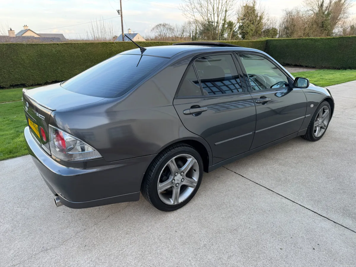 2004 LEXUS IS200 SE | PRIVACY GLASS | SUNROOF - Image 2