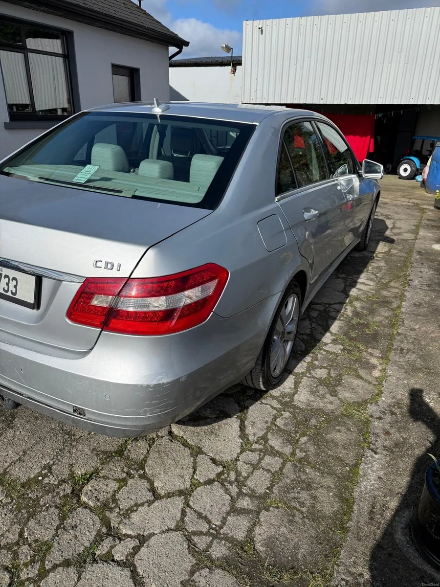 Mercedes E220 - Image 4
